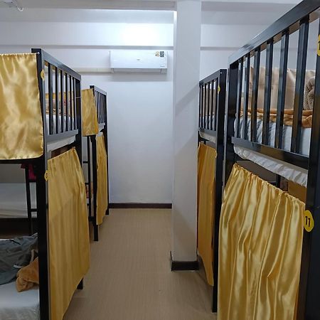 Silom Guesthouse Bangkok Esterno foto