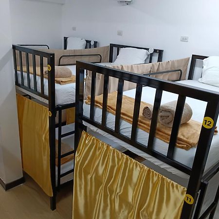Silom Guesthouse Bangkok Esterno foto