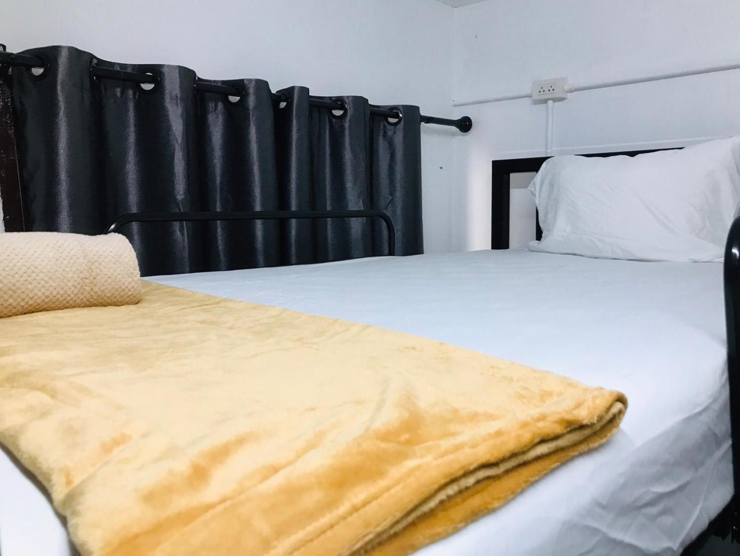 Silom Guesthouse Bangkok Esterno foto