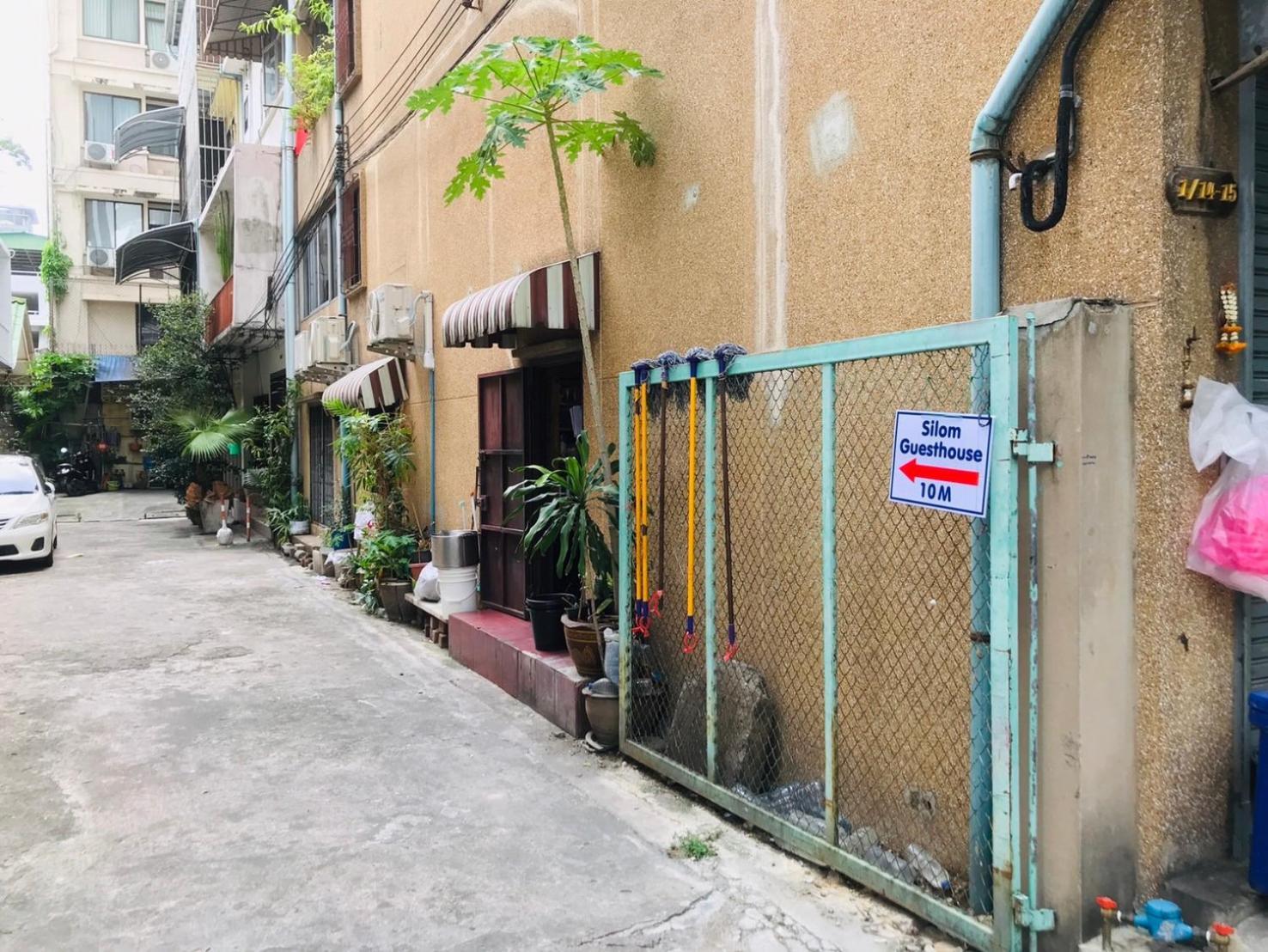 Silom Guesthouse Bangkok Esterno foto