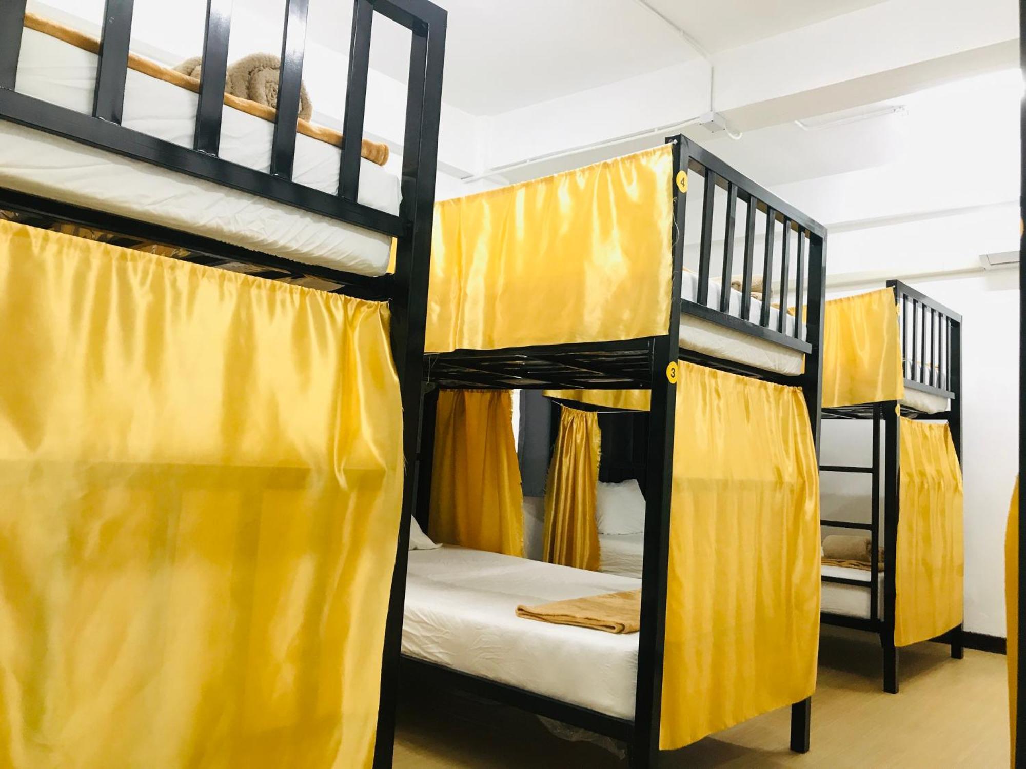 Silom Guesthouse Bangkok Esterno foto