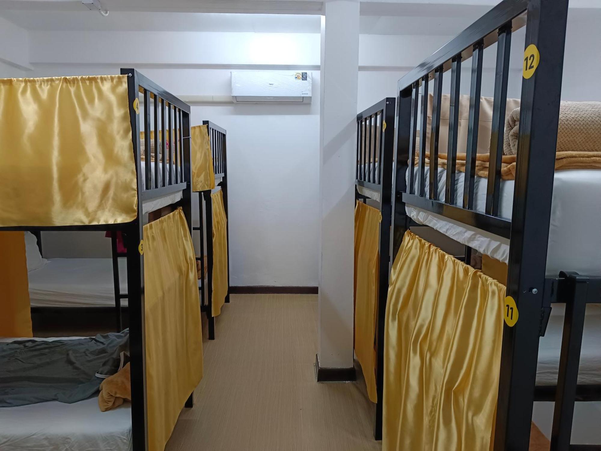 Silom Guesthouse Bangkok Esterno foto