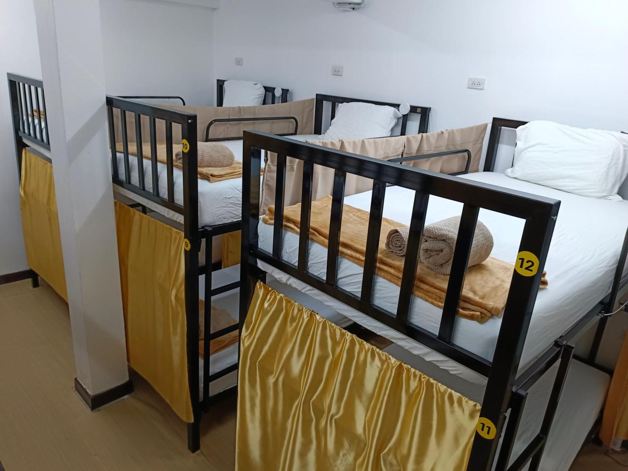 Silom Guesthouse Bangkok Esterno foto