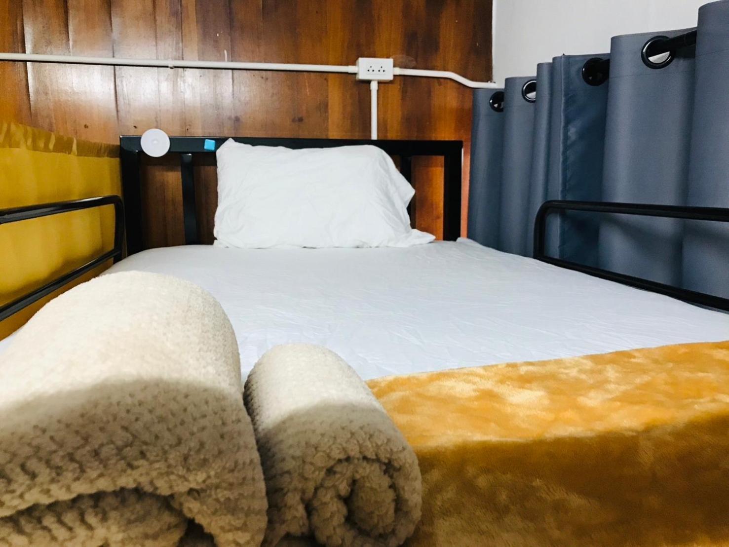 Silom Guesthouse Bangkok Esterno foto