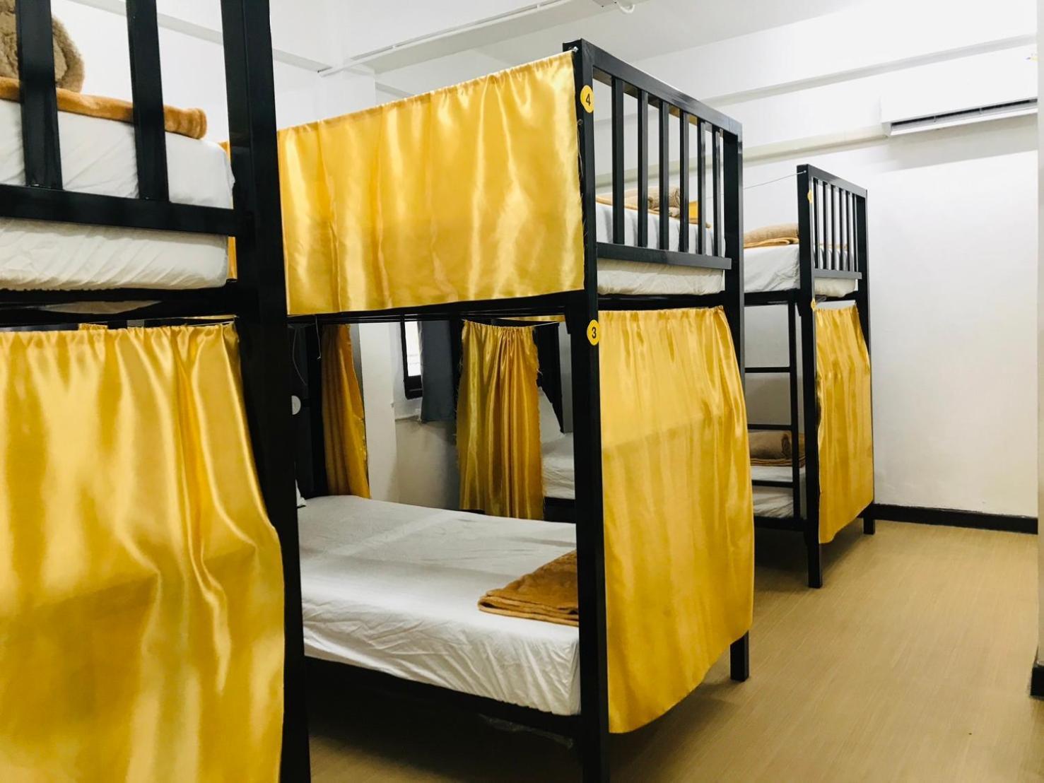 Silom Guesthouse Bangkok Esterno foto
